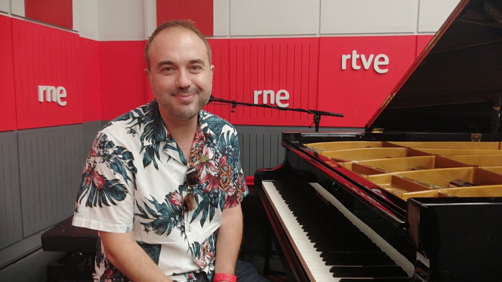 El pianista Moisés P. Sanchez, en 'Entre dos luces'.