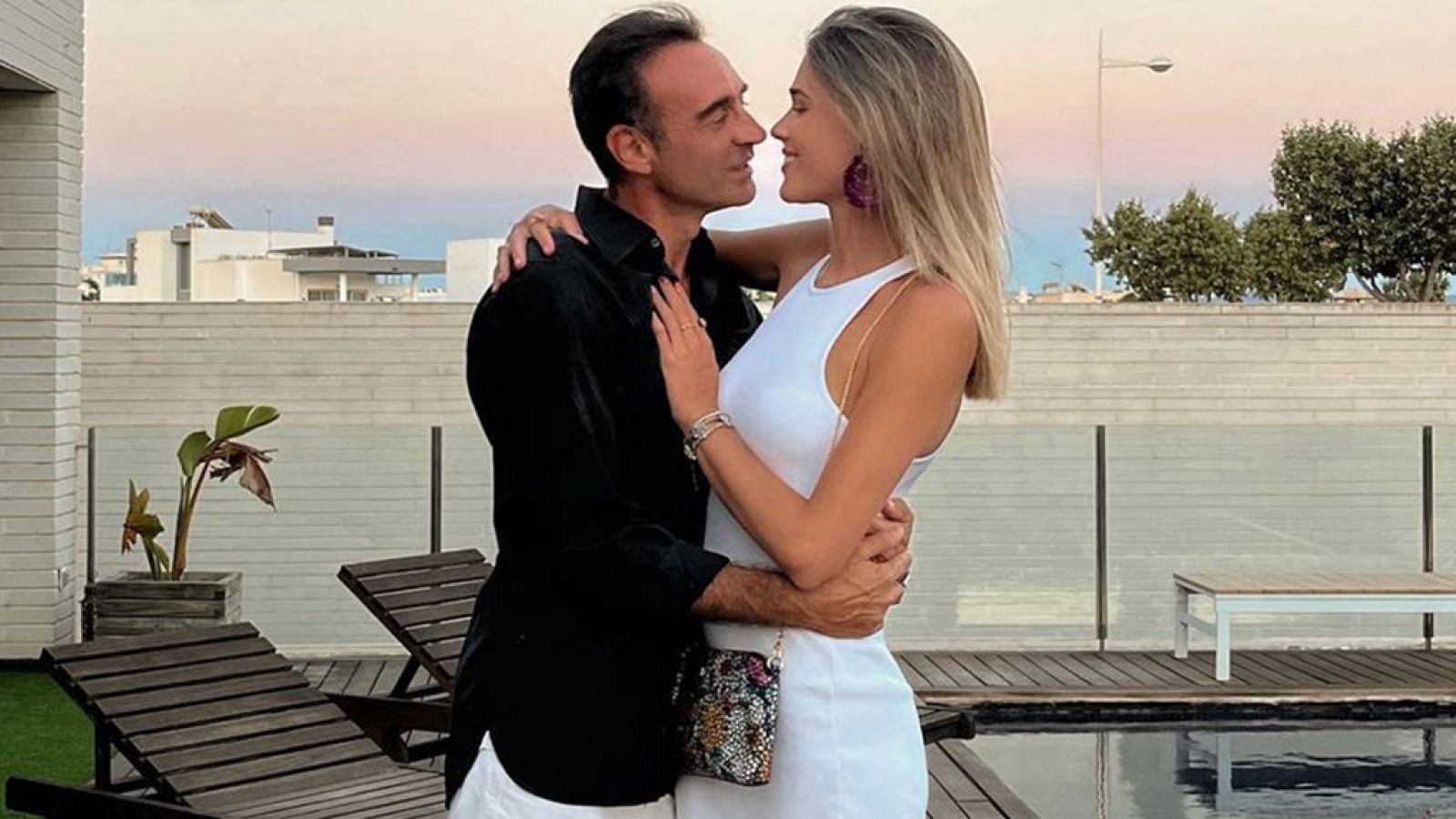 Enrique Ponce junto a Ana Soria