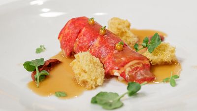 Receta de bogavante con erizos, algas, yemas, sidra y rbano raifort "Verano" de Vernica