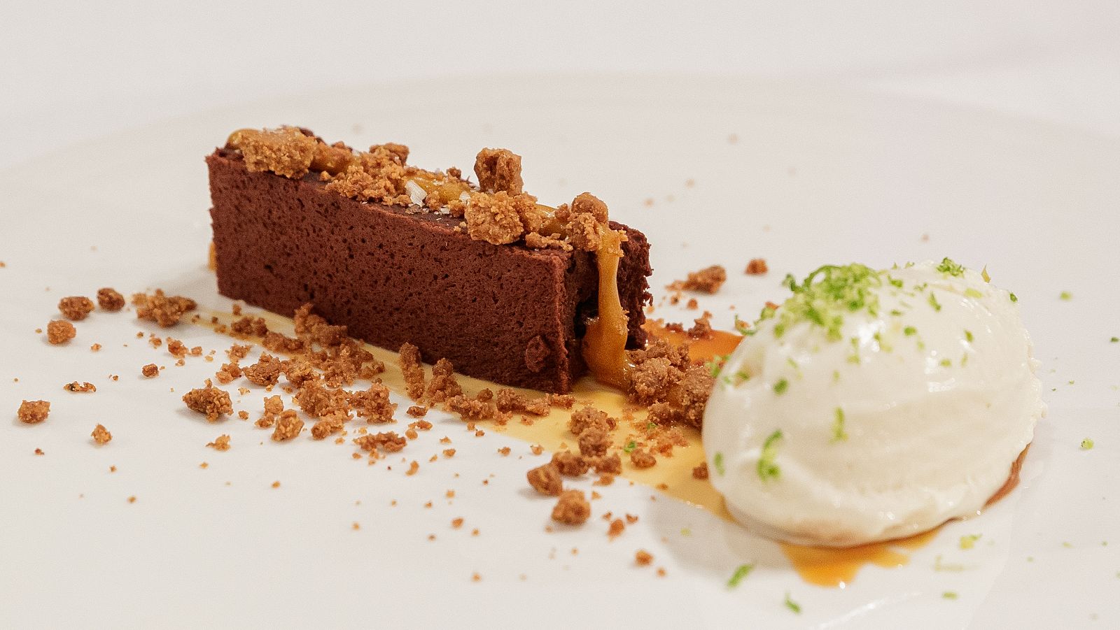 Receta de bizcocho de chocolate picanta con crumble de castaña asada "Otoño e invierno" de Verónica