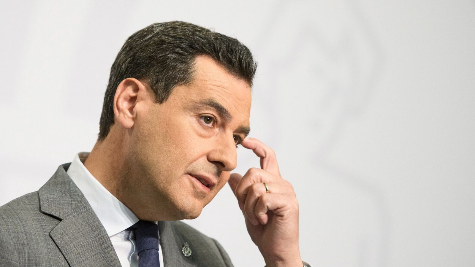 El presidente de la Junta de Andalucía, Juanma Moreno, durante su comparecencia en el Palacio de San Telmo en Sevilla para anunciar el nuevo gobierno