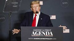 Trump reaparece en Washington y no descarta volver a presentarse: "EE.UU. se está yendo al infierno"