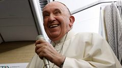 El papa deja la puerta "abierta" a una renuncia: "No creo que pueda seguir haciendo viajes con el mismo ritmo que antes"
