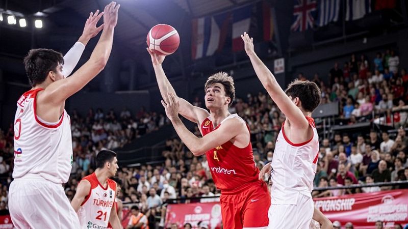 Rafa Villar destroza a Turquía y España es campeona de Europa sub18 de baloncesto