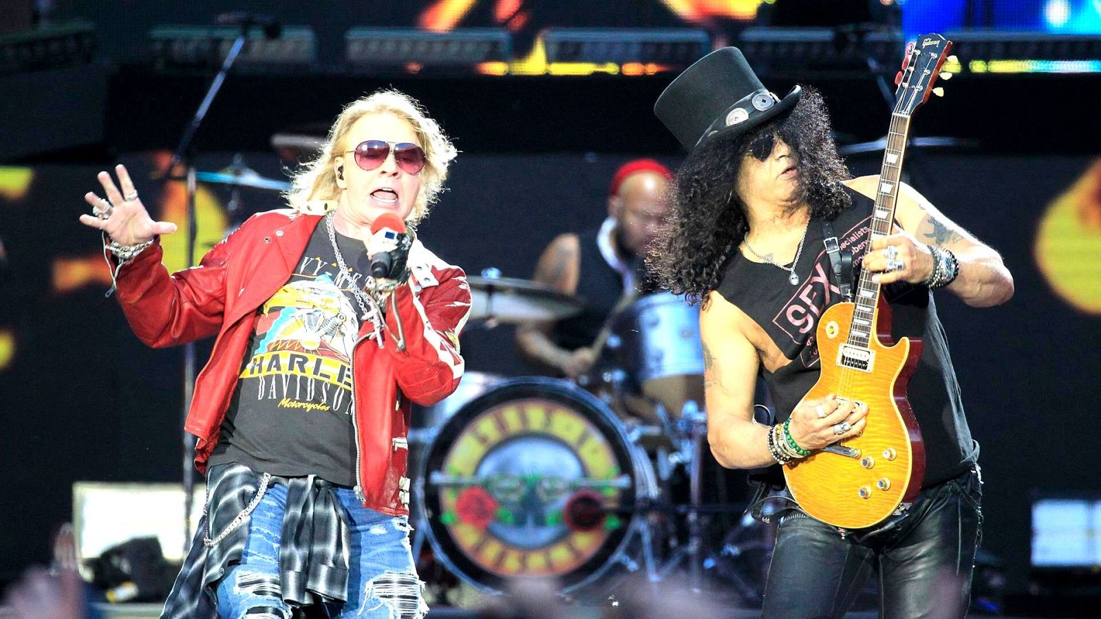 Los integrantes del grupo estadounidense Guns N'Roses, Axl Rose y Slash.