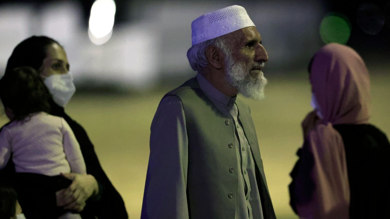 Colaboradores afganos esperan el visado durante meses en Pakistán e Irán