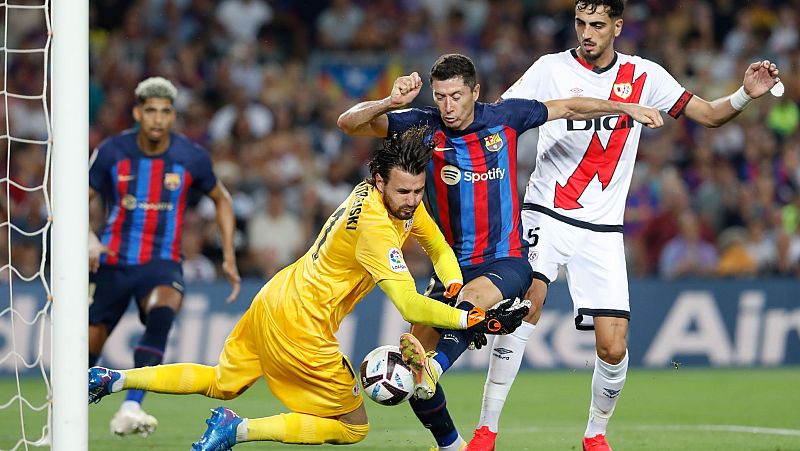 El Barça se estrella en el muro de Dimitrievski, que hace de héroe para el Rayo