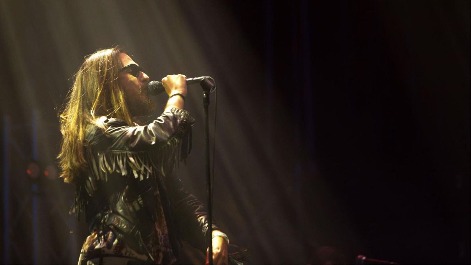 Carlos Sadness en un concierto