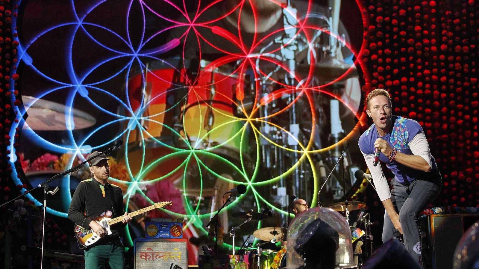 Coldplay durante el concierto de Barcelona de 2016 en el Estadio Olímpico de Montjuic