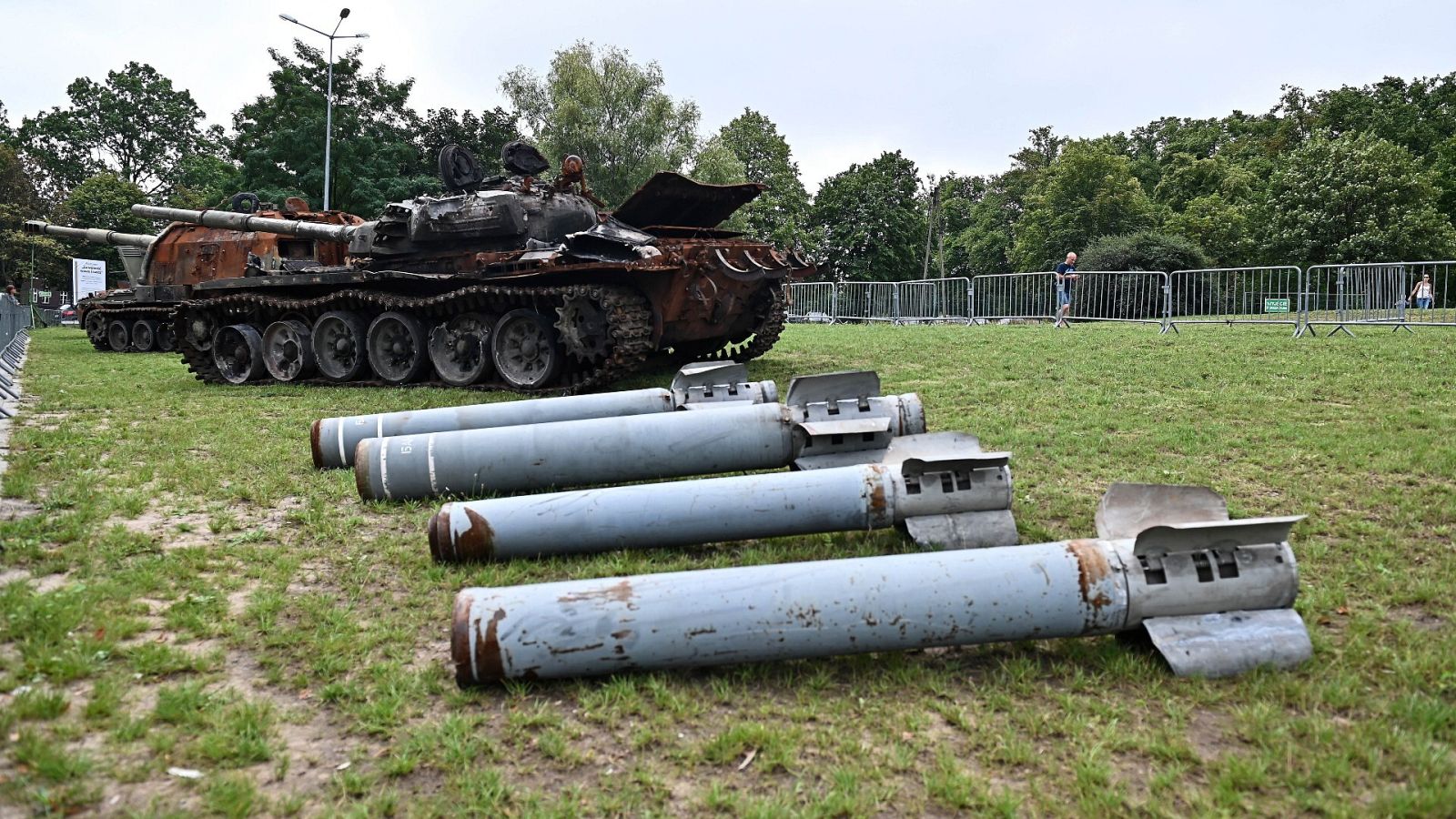 España redobla la ayuda militar a Ucrania con una batería antimisiles, blindados, más munición y adiestradores