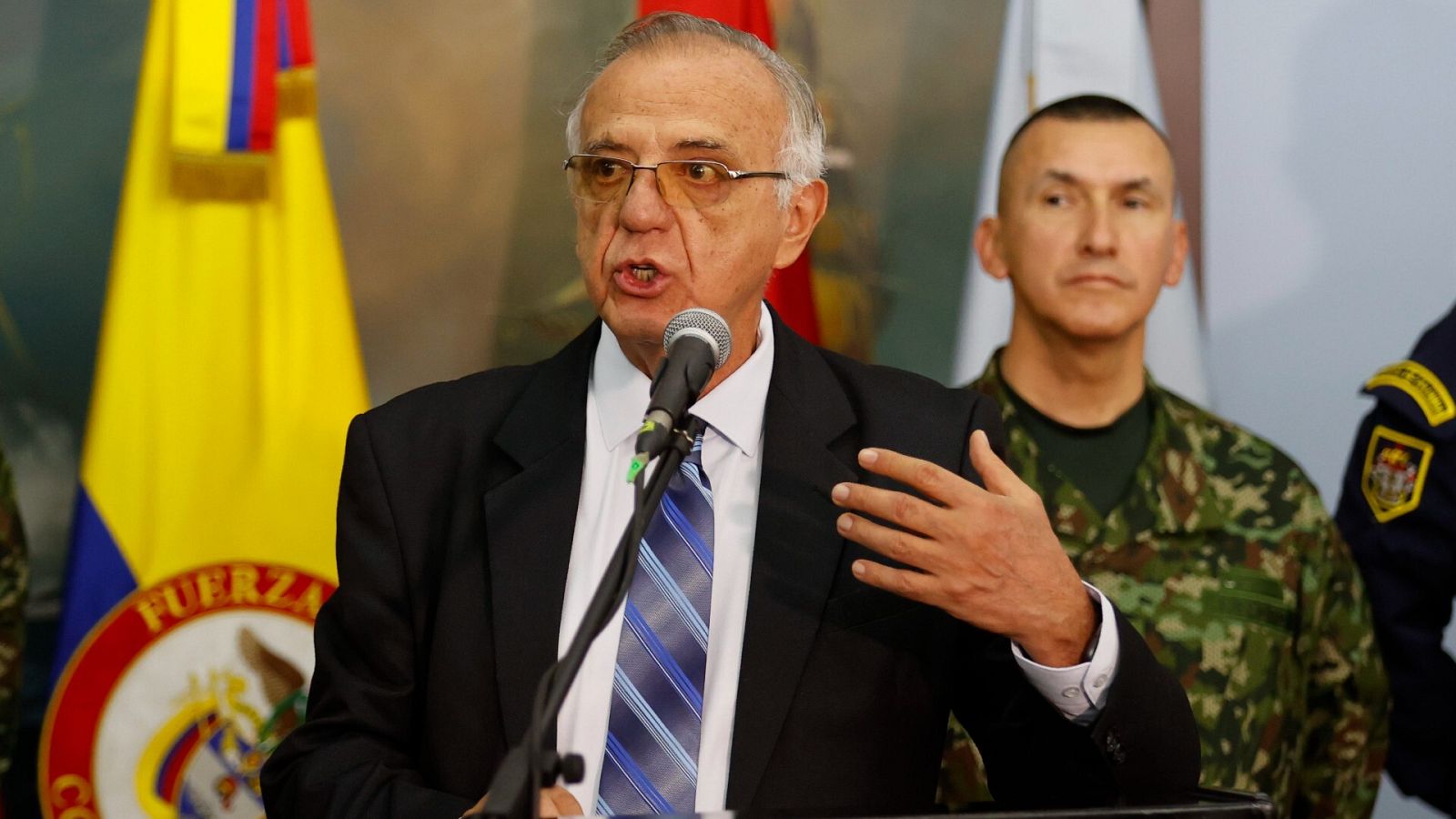 Colombia ordenará cesar los bombardeos en campamentos de grupos armados ilegales con menores