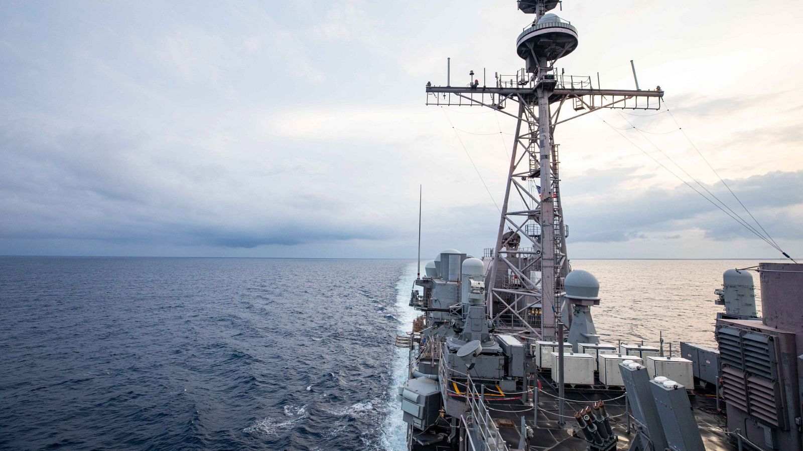 China condena el paso de dos buques de guerra de EE.UU. por el Estrecho de Taiwán