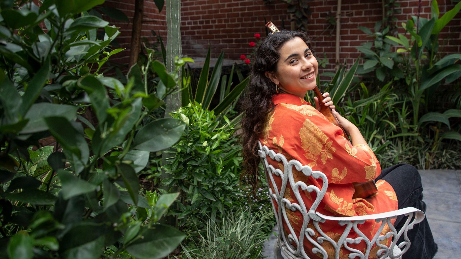 Silvana Estrada presenta su nuevo single "Brindo"