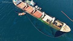 Vacían por completo los tanques de aceite lubricante del buque varado en Gibraltar