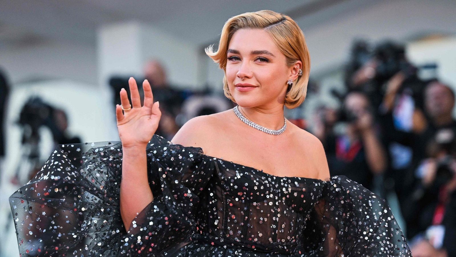 La actriz Florence Pugh llega a la proyección de la película 'Don't Worry Darling', presentada fuera de concurso en la 79 edición de La Mostra de Venecia