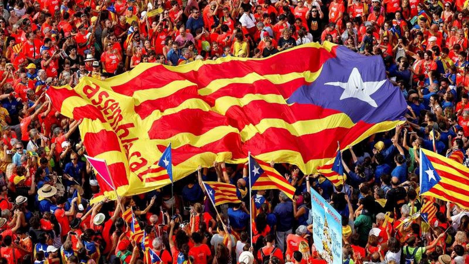 L'ANC desplega una bandera independentista a la darrera manifestació de l'11S