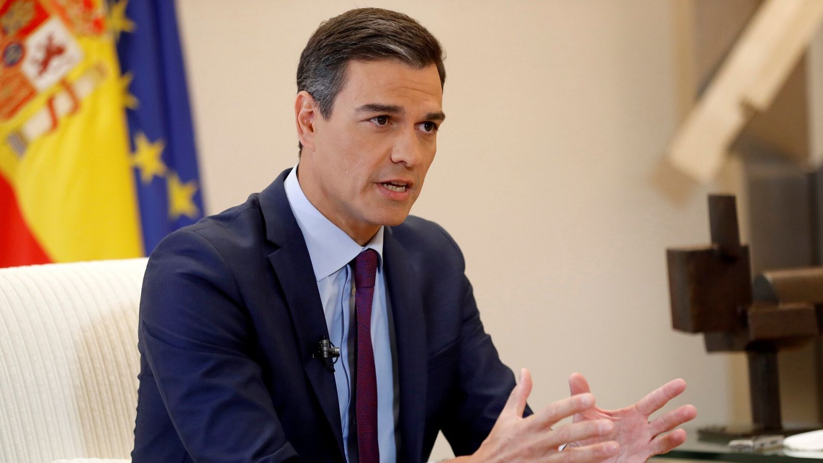 El presidente del Gobierno, Pedro Sánchez, durante una entrevista concedida en La Moncloa