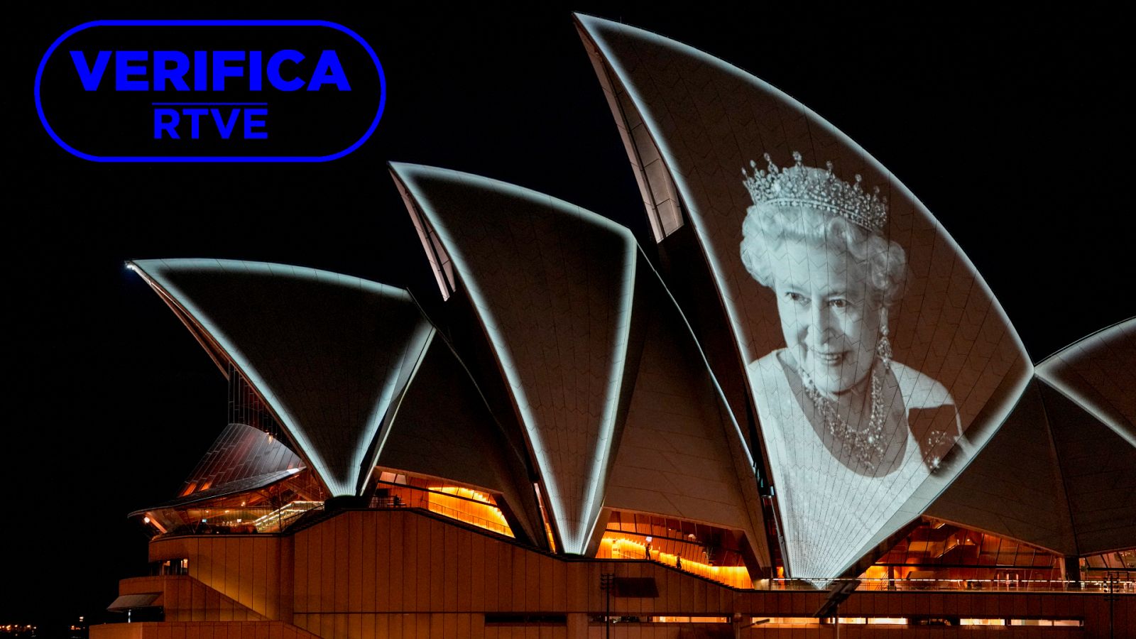 Imagen de la reina Isabel II proyectada sobre la Casa de la Ópera de Sídney tras el fallecimiento de la monarca