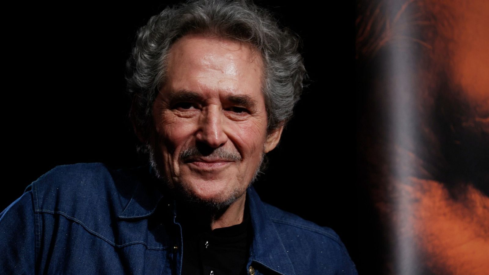 Miguel Ríos presenta una versión del clásico "Santa Lucía"