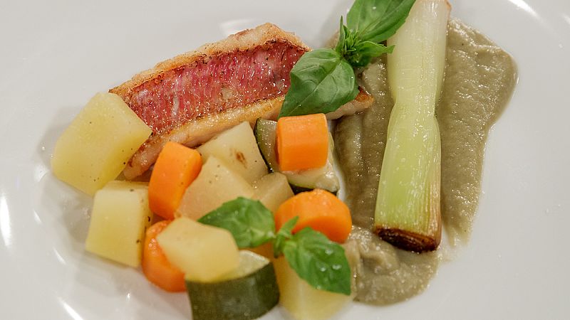Receta de salmonete con verduras al vapor de Lorena Castell