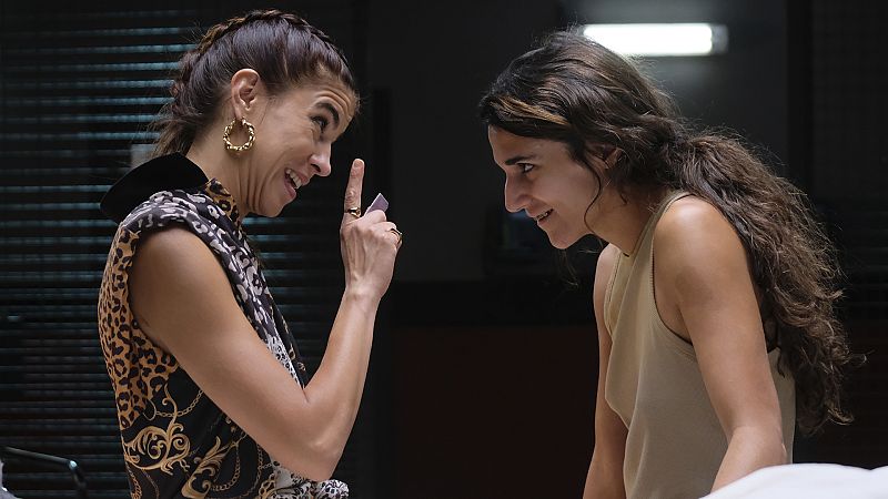 'Servir y proteger': Beca mata a Tere y el Fantasma vuelve a actuar