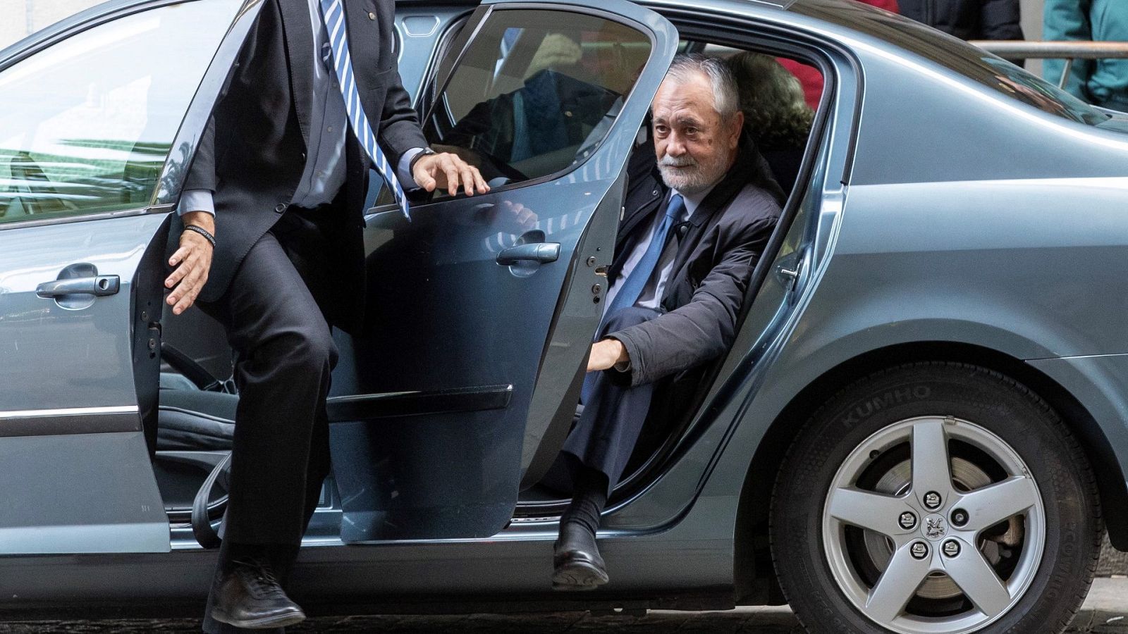 El expresidente José Antonio Griñán, a su llegada a la Audiencia de Sevilla