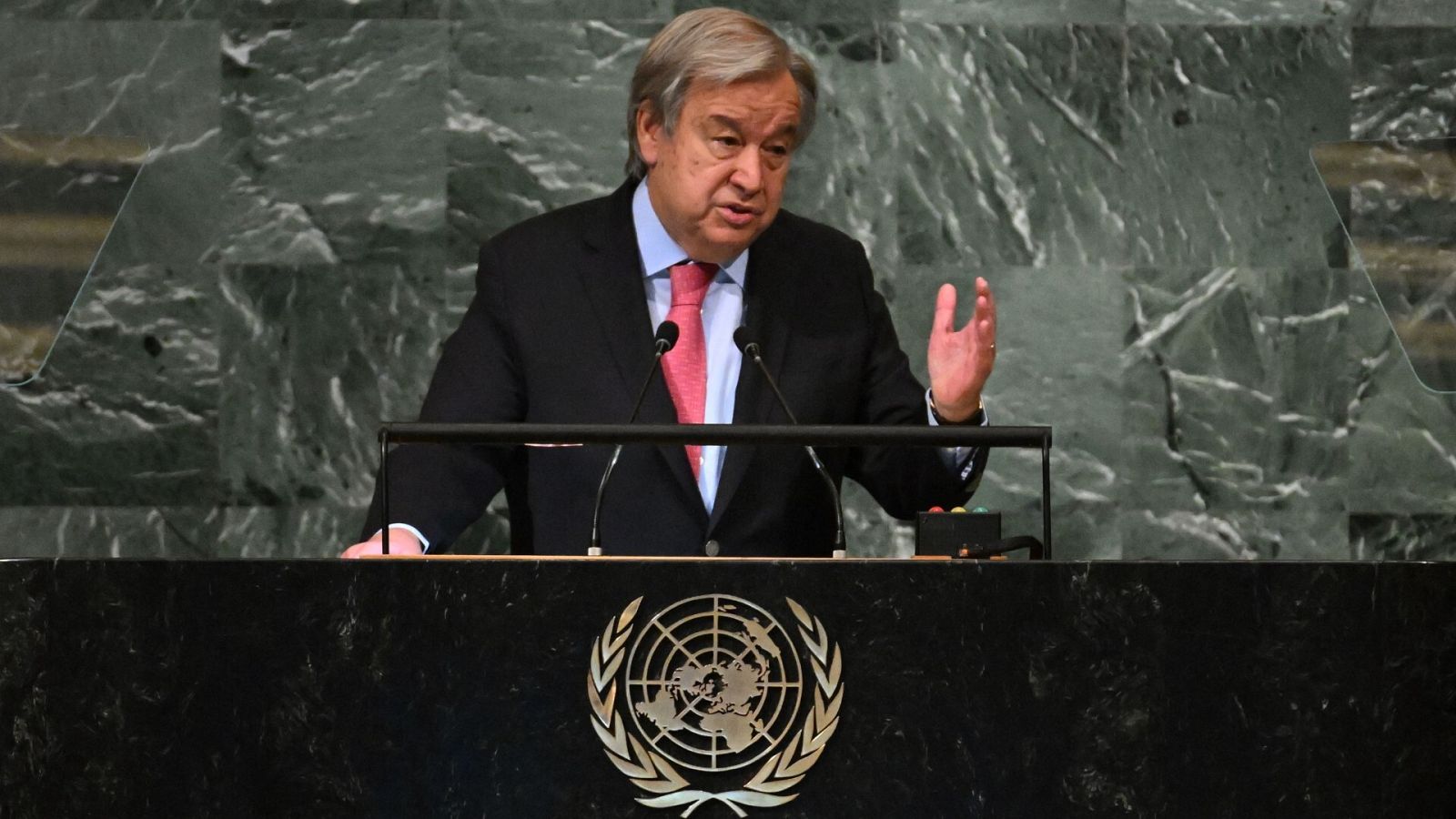 Guterres advierte: "el mundo está en peligro y paralizado"