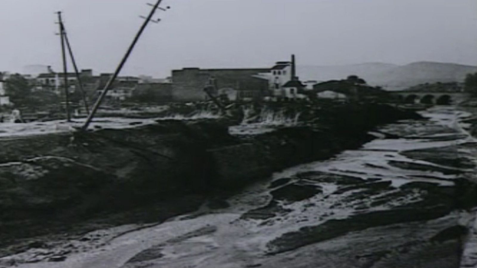 La riuada del 1962 es va endur moltes cases construïdes amb materials de poca qualitat, vora rius i rieres