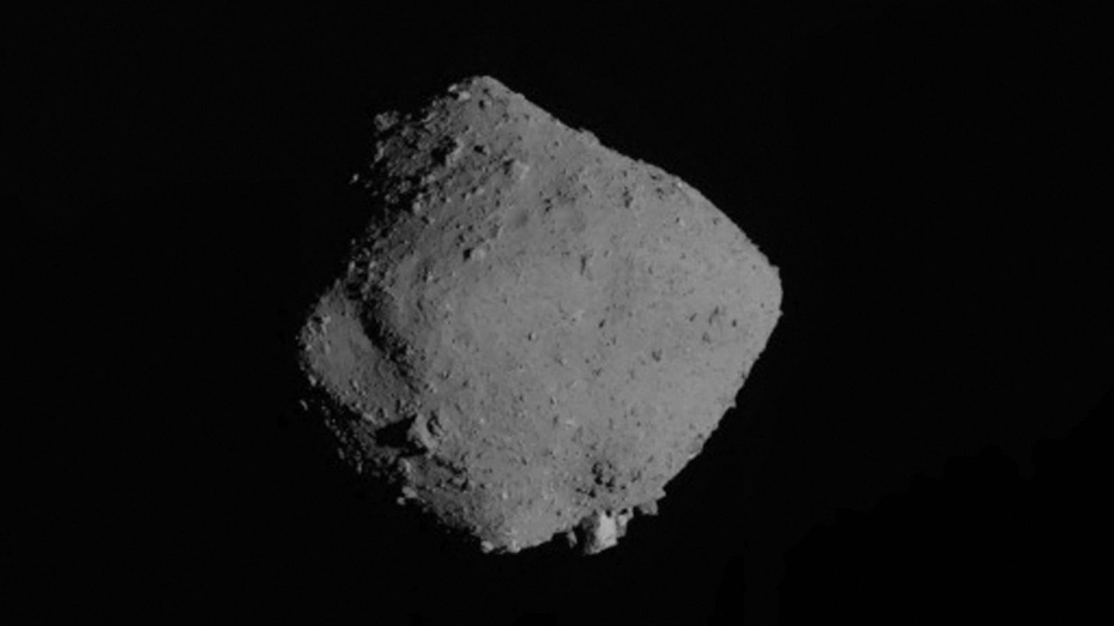 Hallan agua carbonatada y materia orgánica en muestras del asteroide Ryugu