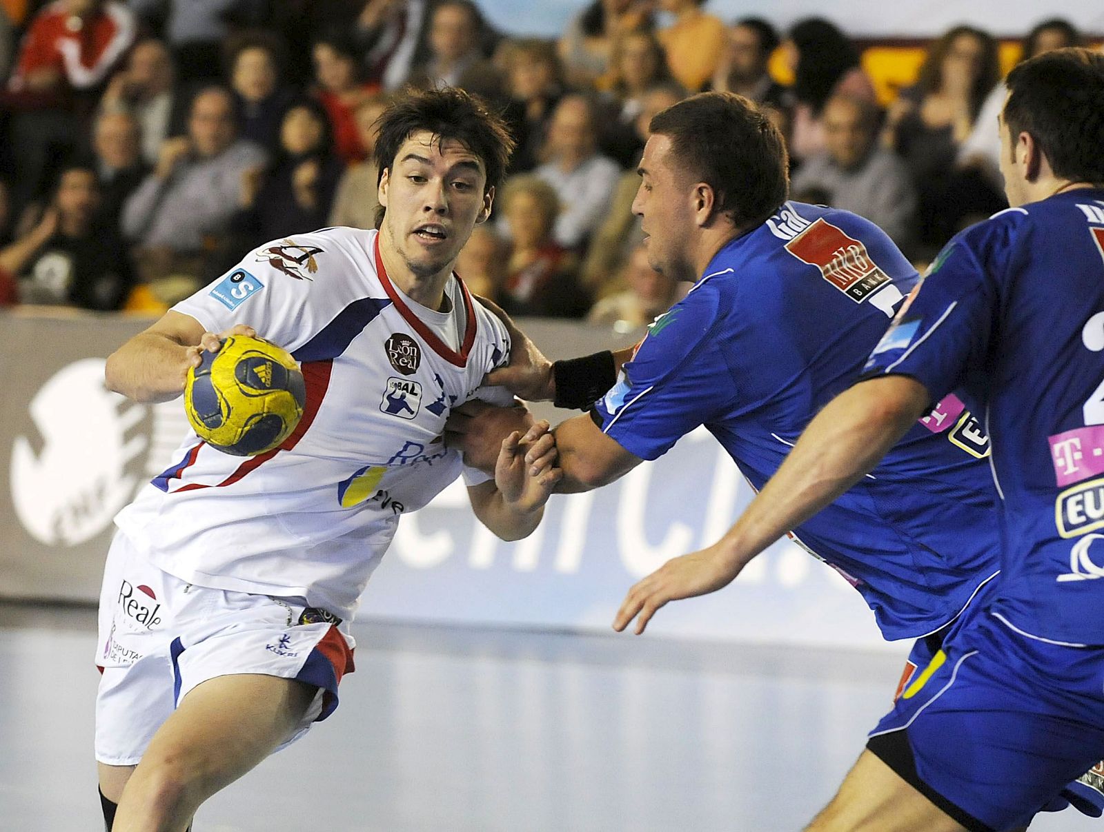 ADEMAR LEÓN-VESZPREM