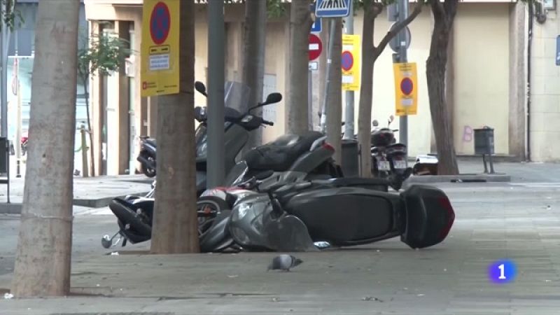 Mor un jove apunyalat i aldarulls en la segona nit de festa