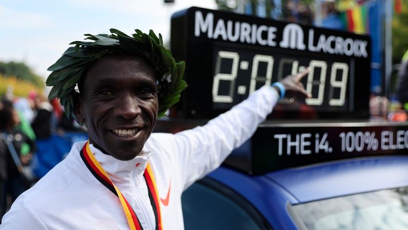 Kipchoge bate el r�cord del mundo en la Marat�n de Berl�n