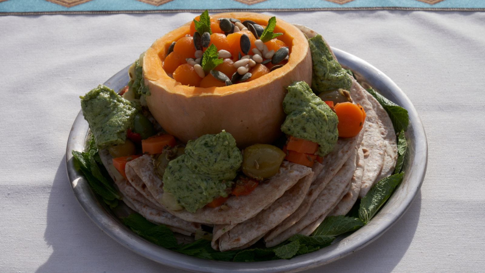 Receta de calabaza alejandrina, moretum, torta de espelta y aceitunas aliñadas