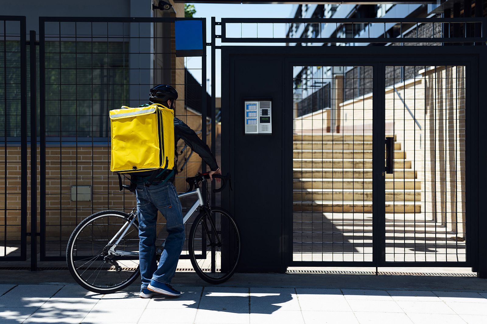 Trabajo instará a la Fiscalía a que investigue a las empresas de reparto