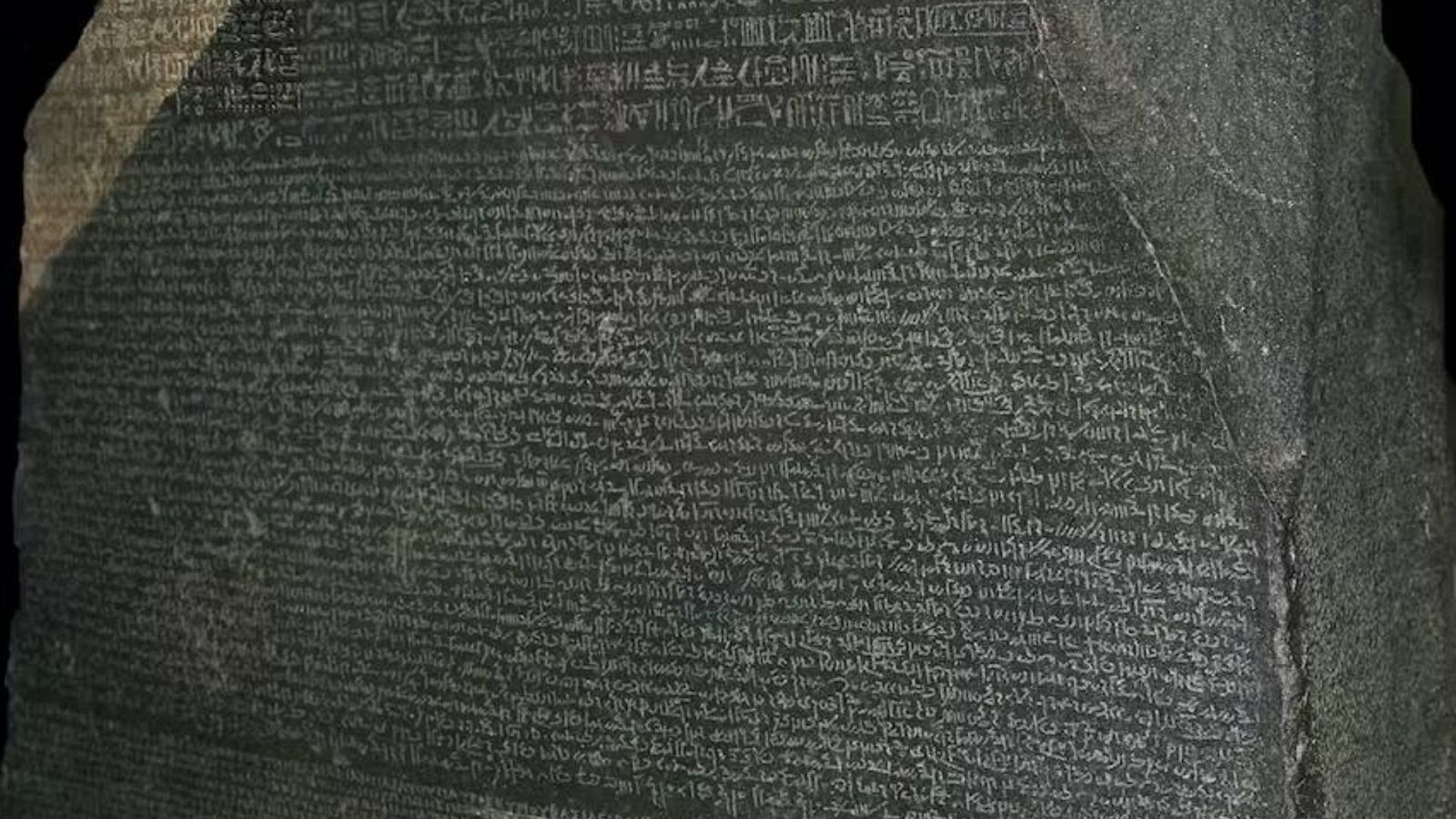 La piedra de Rosetta: cómo se descifró el jeroglífico más importante de la historia de Egipto