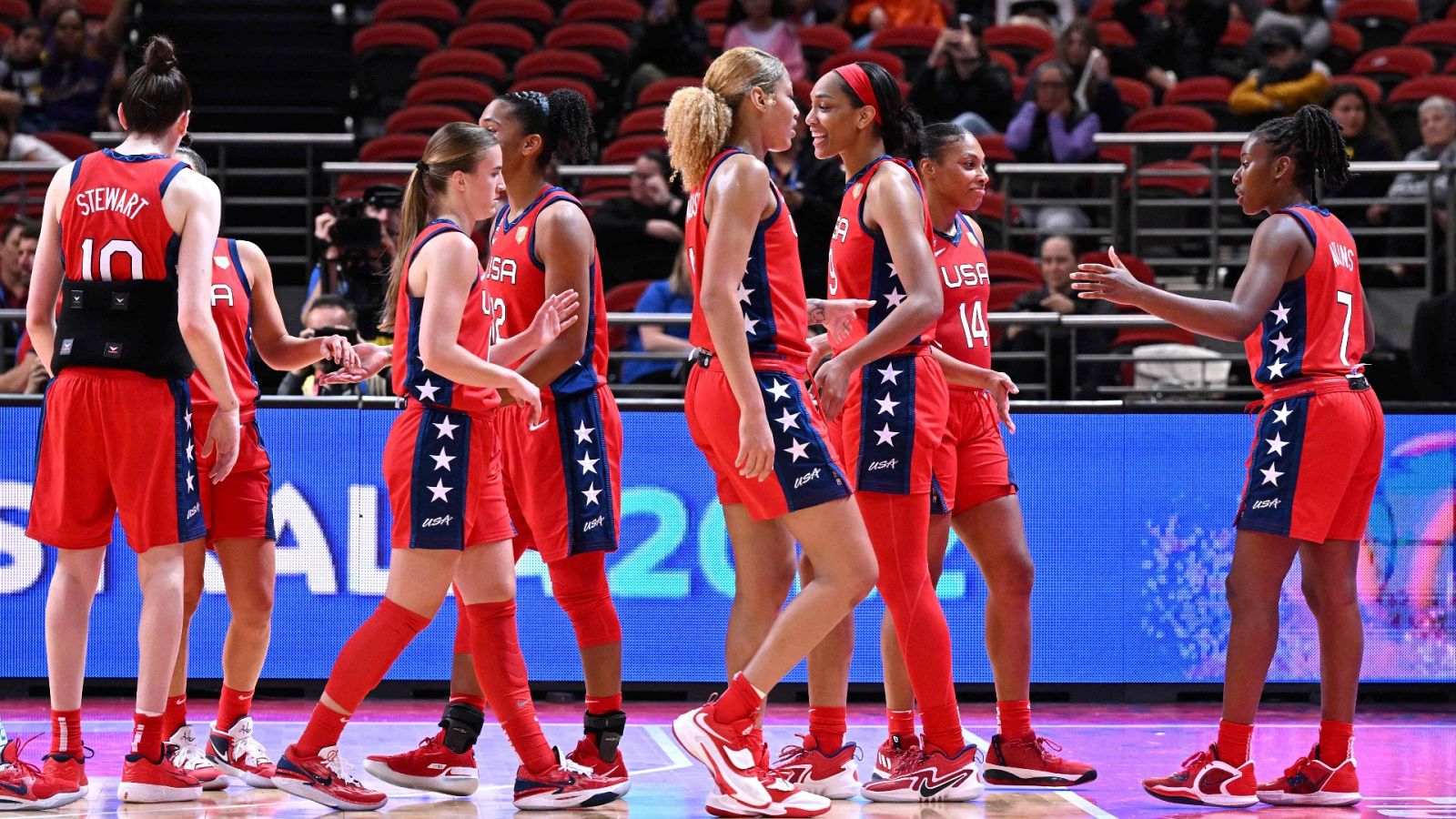 La selección estadounidense celebra su victoria frente a Corea en el Mundial de Australia.