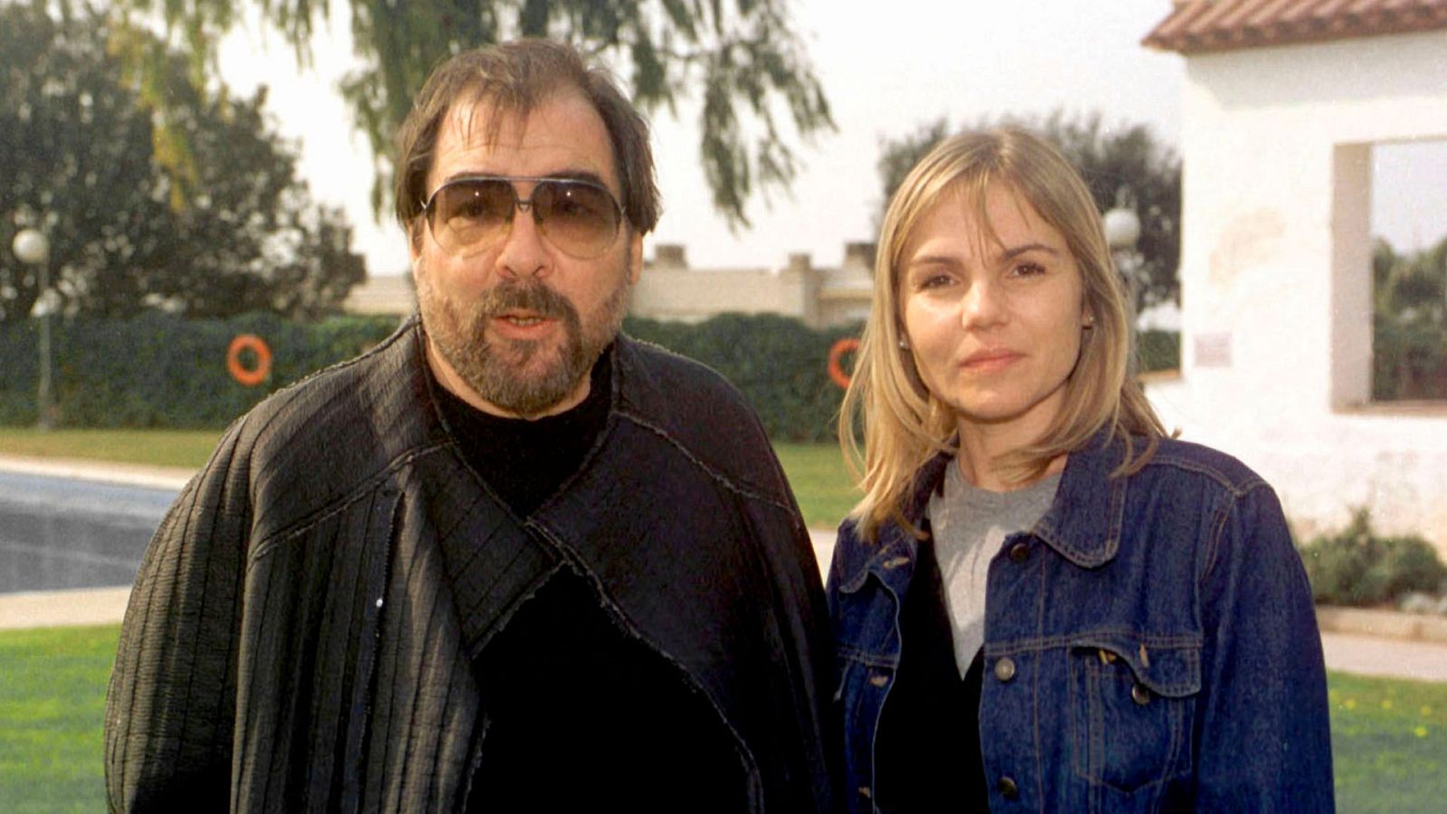 Posado exclusivo de Ángel Casas con su pareja en Barcelona