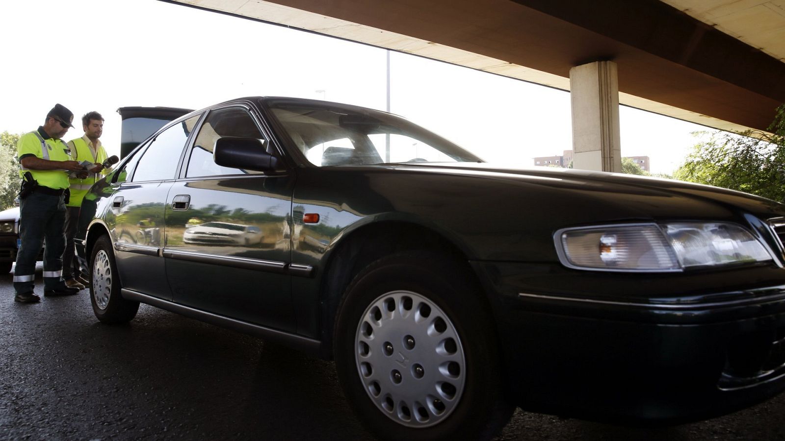 Una imagen de archivo de una campaña de la DGT dedicada a la vigilancia de las condiciones de los vehículos