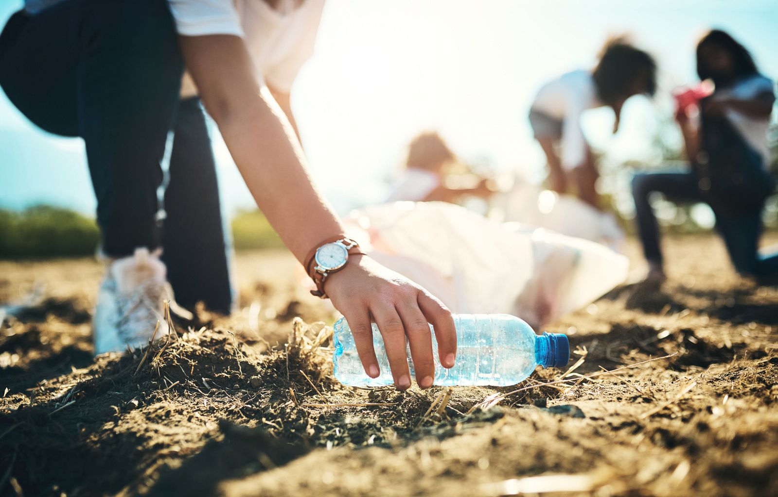 Mujeres cuidando el medioambiente
