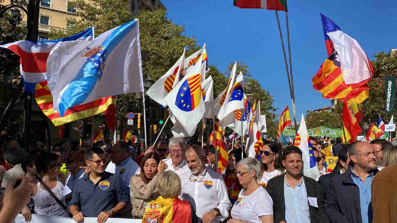 Crits contra Sánchez i pancartes per la unió d'Espanya: 12-O a Barcelona
