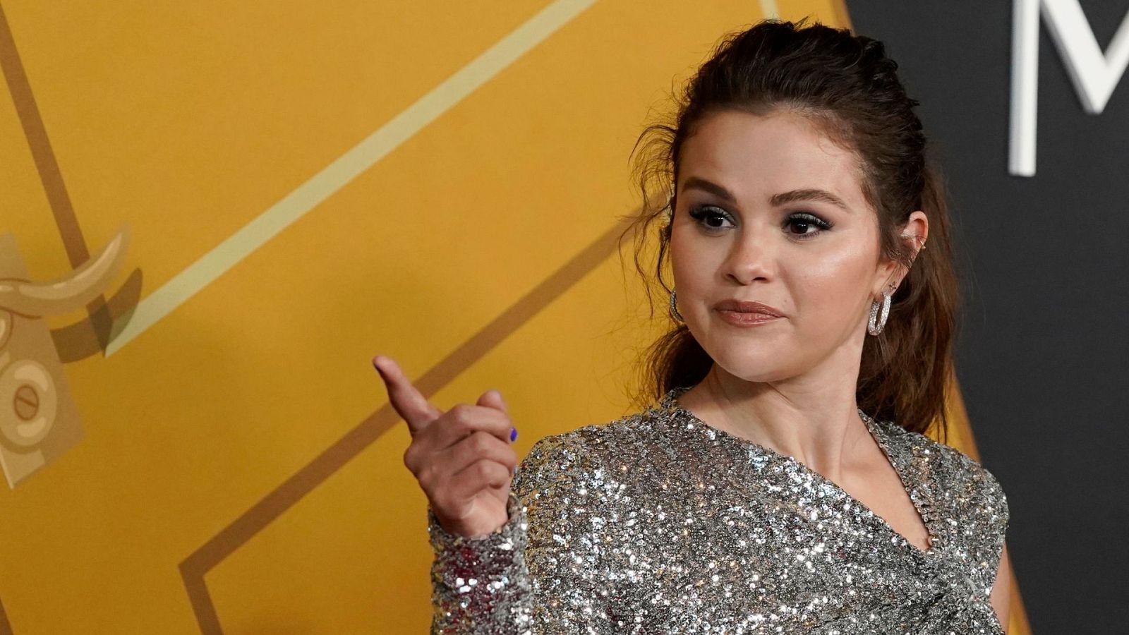 Selena Gómez posa junto a Hailey Bieber en la Museum Academy Gala 2022