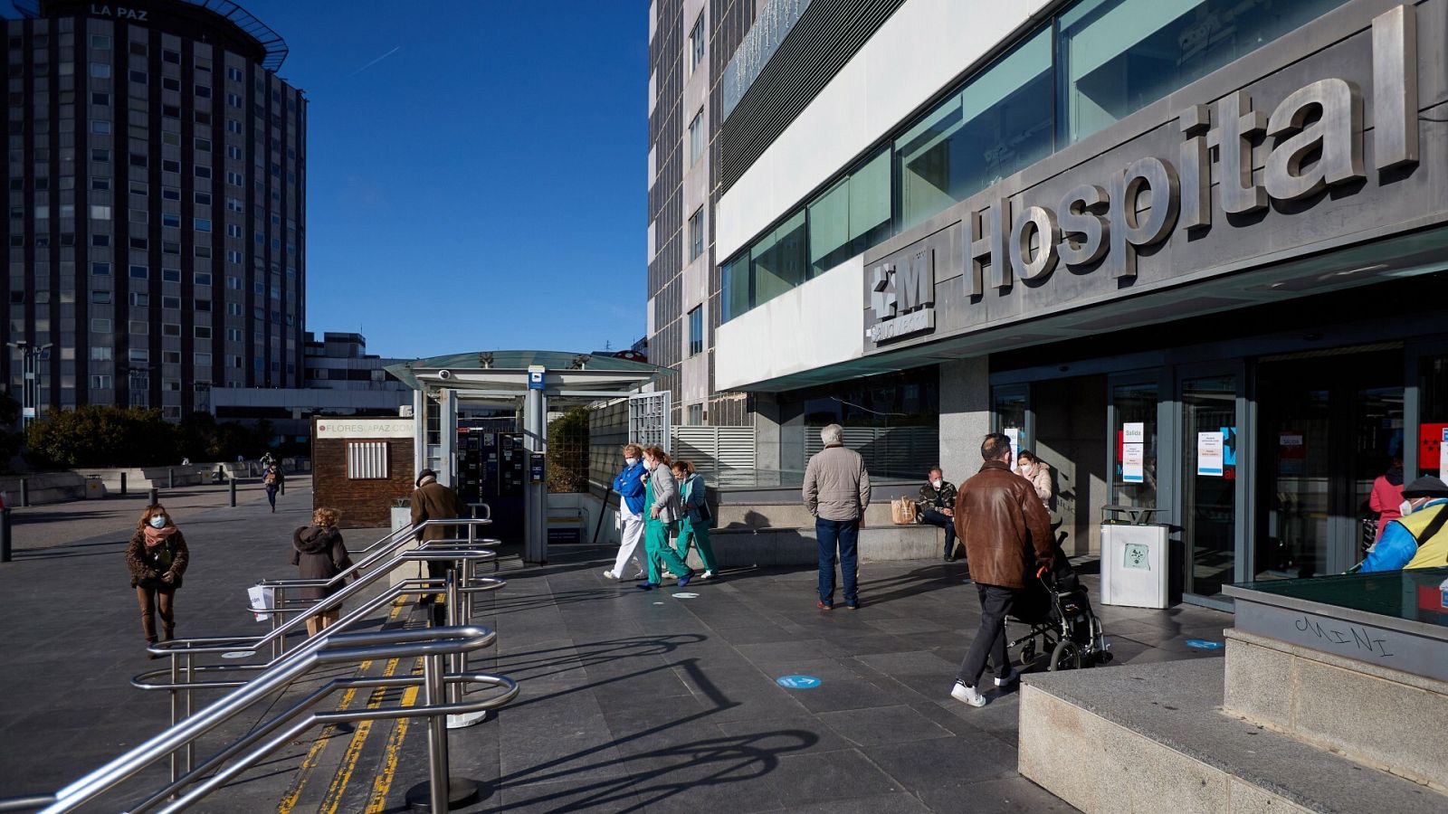 Acceso al hospital de La Paz en Madrid