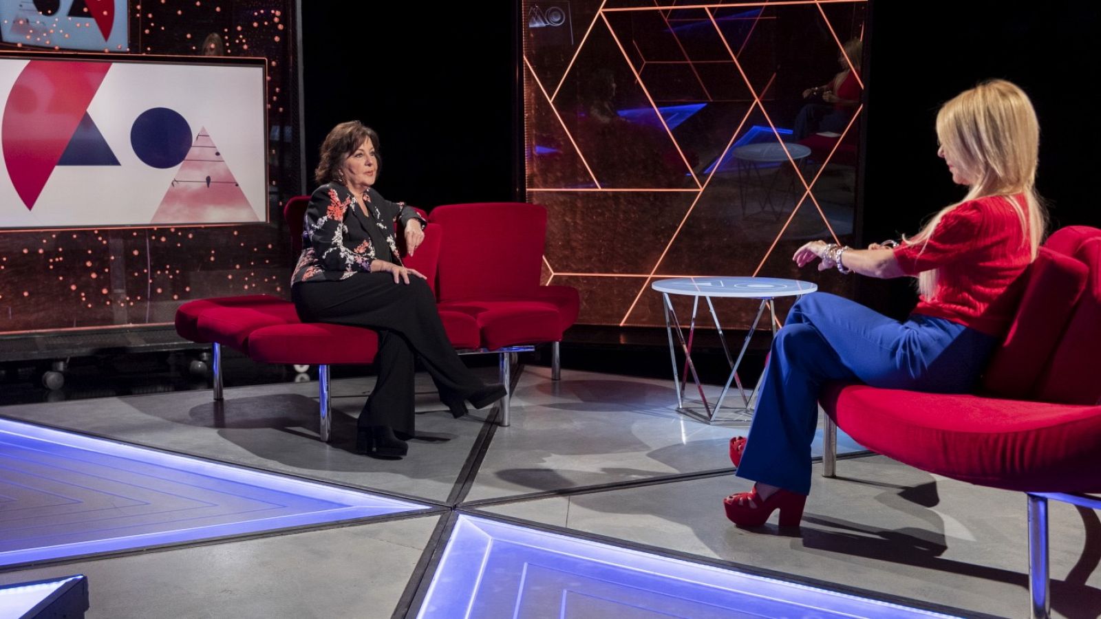 Atención Obras - Carmen Linares y Cayetana Guillén Cuervo