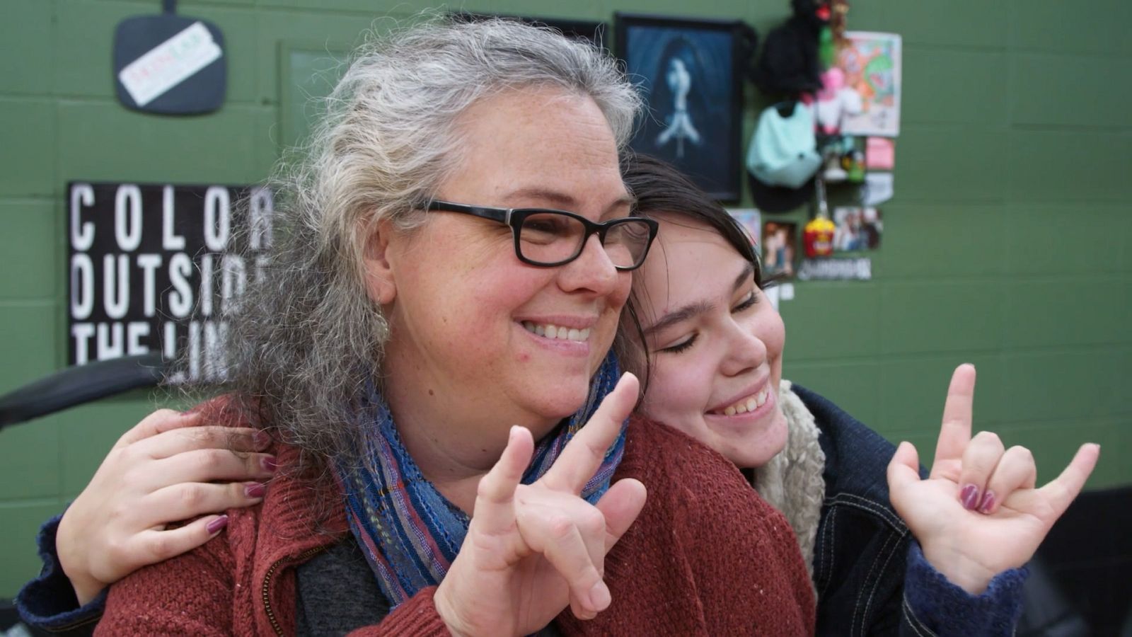 Jessica con su madre sorda