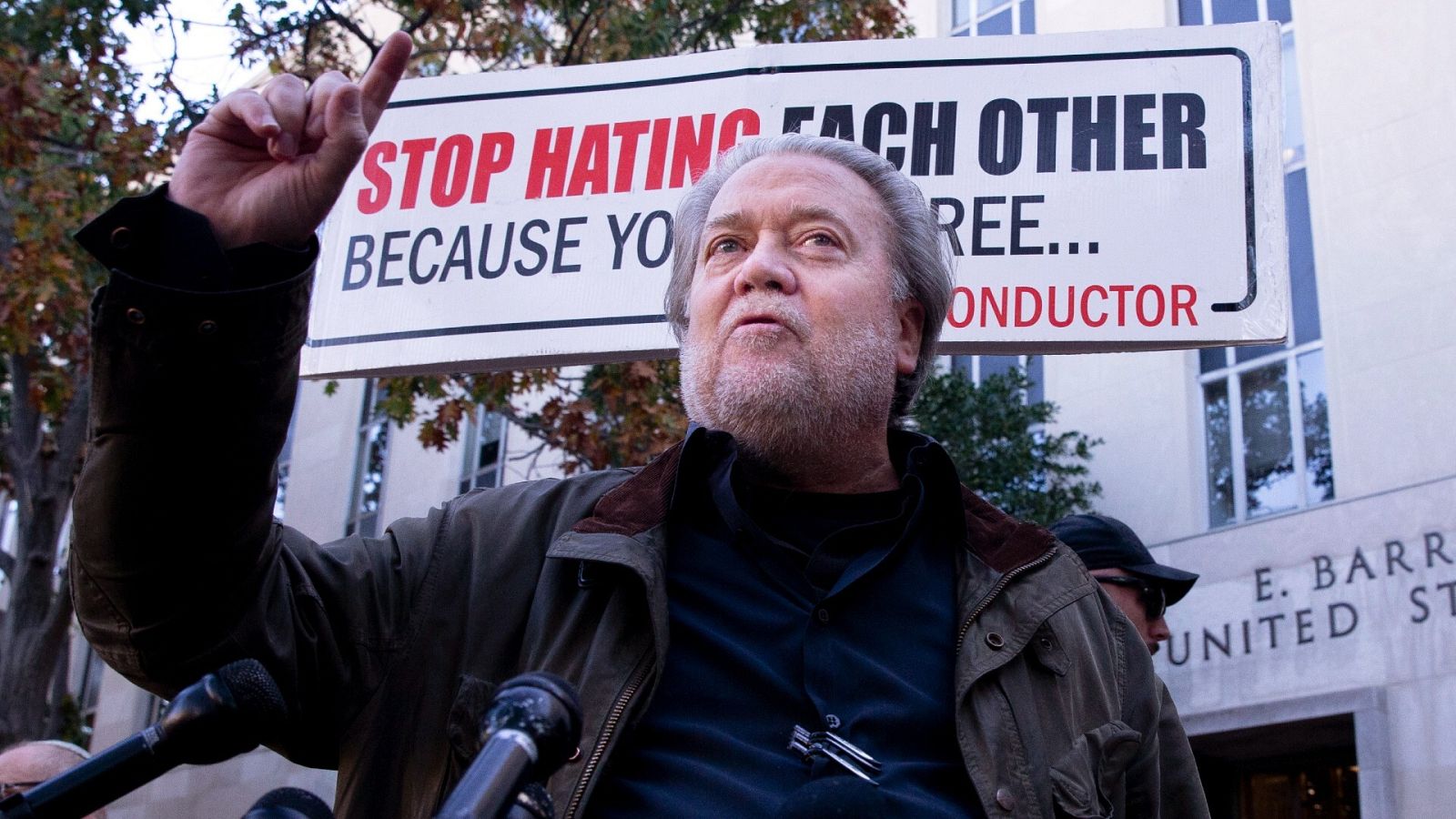 Steve Bannon, condenado a cuatro meses de prisión