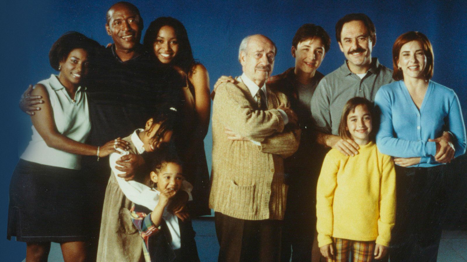 Cartel de los protagonistas de la serie 'Café con leche'