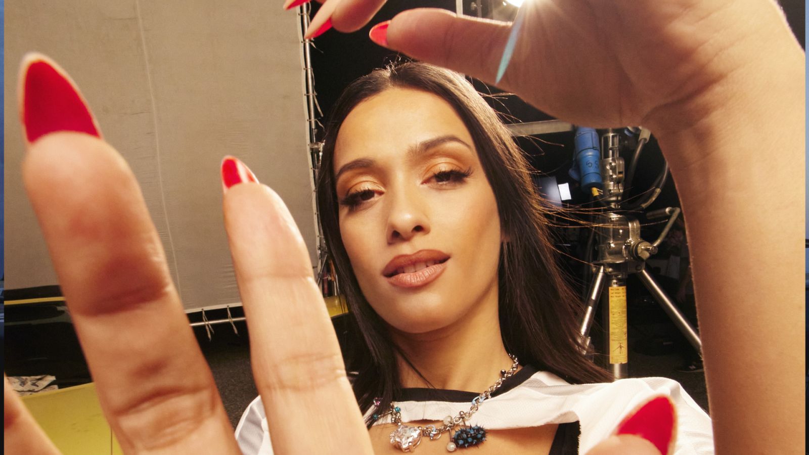 "Toke", así es la letra de la canción de Chanel para Qatar 2022