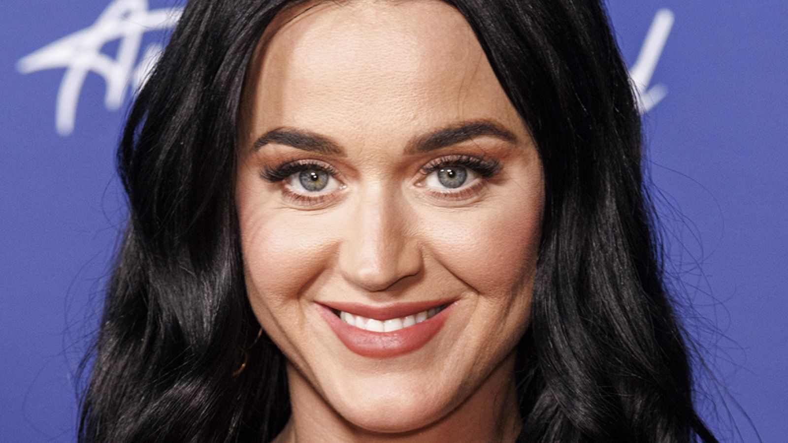 ¿Le pasa algo a Katy Perry en el ojo?