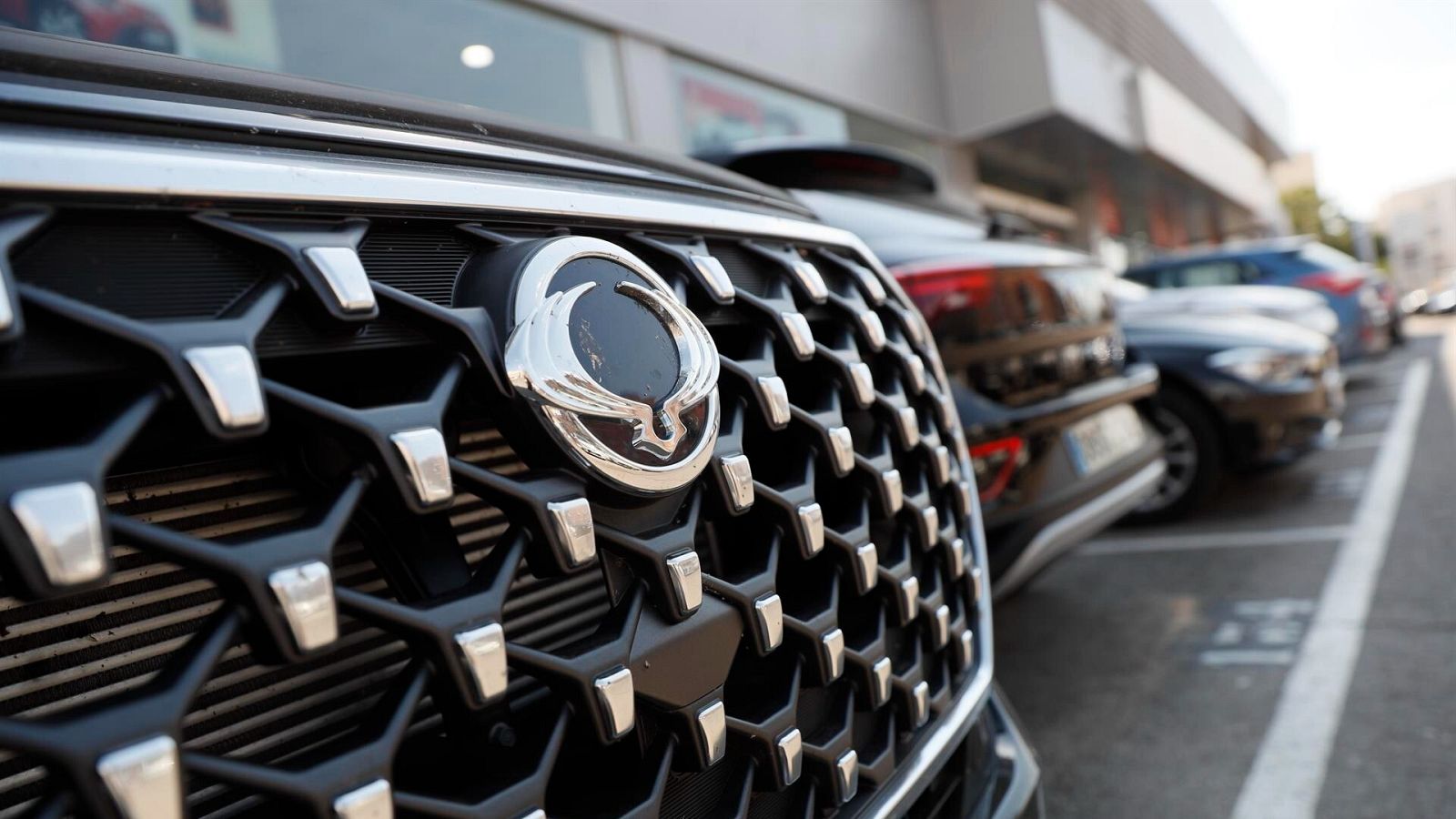 Coches en un concesionario