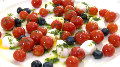 Receta de ensalada de huevos de codorniz y cherrys salteados 